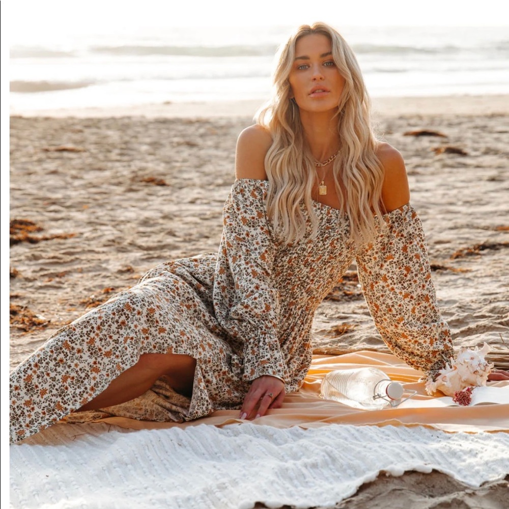 VICI - ANELLA SMOCKED FLORAL MAXI DRESS